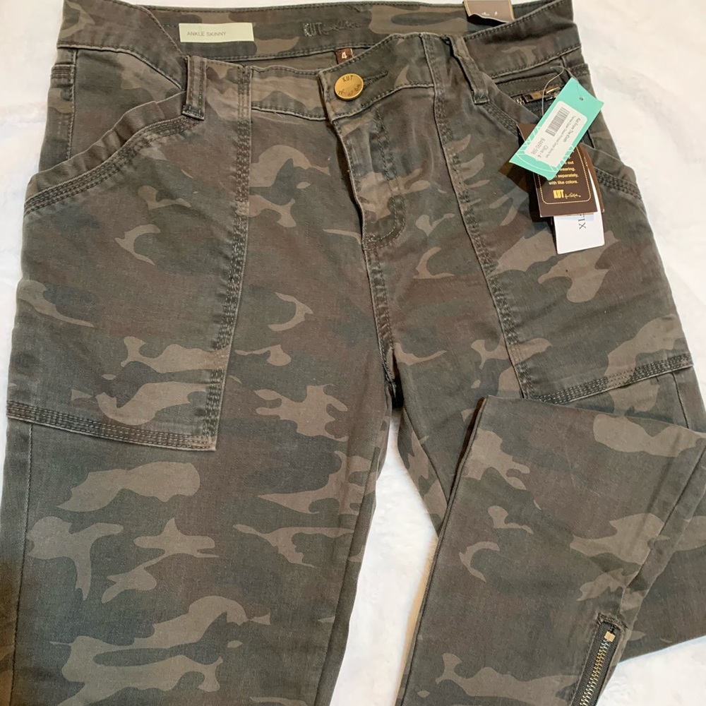 Kut from the Kloth Ankle Skinny Pants in Gray. NWOT